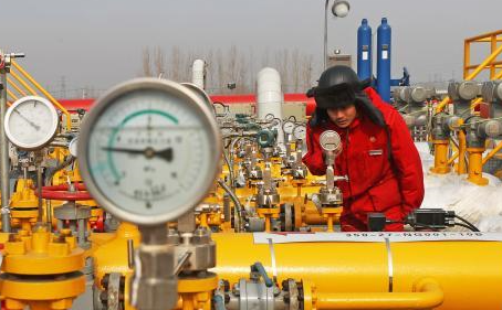 這個春節，他們留在工地和單位過年