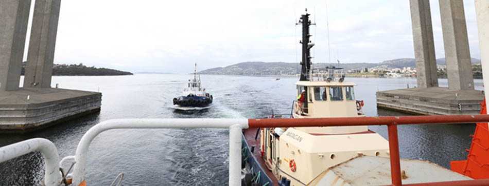 &ldquo;雪龍&rdquo;號停靠澳大利亞霍巴特港補給(高清)