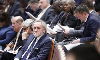 外國駐華使節旁聽大會