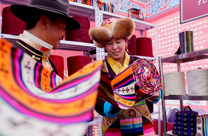 西藏：格桑花開 幸福路寬