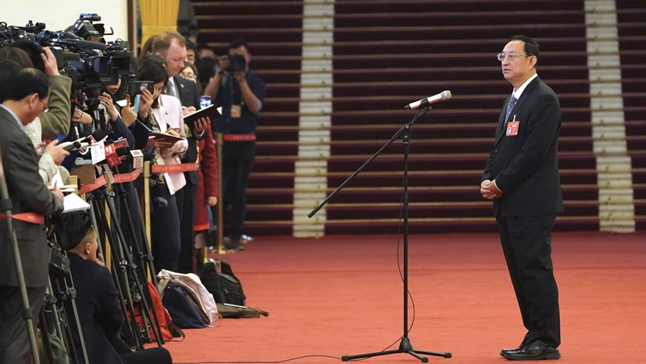 雒樹(shù)剛接受采訪(fǎng)