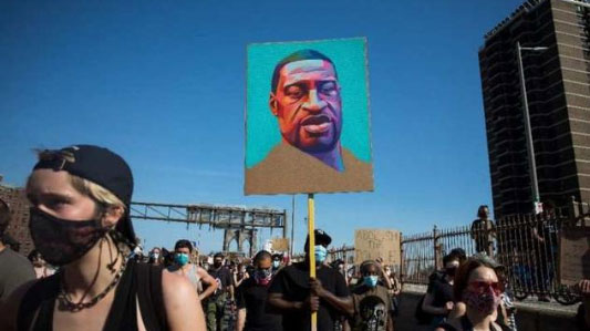 美國警察&ldquo;跪頸&rdquo;執法致死弗洛伊德案開審