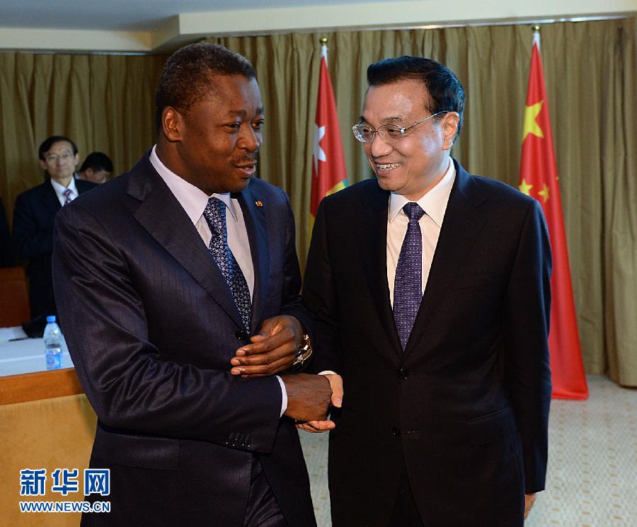 5月7日,正在尼日利亞訪問的中國國務院總理李克強在阿布賈會見出席第24屆世界經濟論壇非洲峰會全會的多哥總統福雷。 新華社記者 李濤 攝 5月7日,正在尼日利亞訪問的中國國務院總理李克強在阿布賈會見出席第24屆世界經濟論壇非洲峰會全會的多哥總統福雷。 新華社記者 李濤 攝