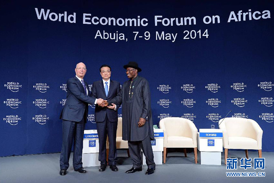 5月8日,國(guó)務(wù)院總理李克強(qiáng)在阿布賈出席第24屆世界經(jīng)濟(jì)論壇非洲峰會(huì)全會(huì),發(fā)表題為《共同推動(dòng)非洲發(fā)展邁上新臺(tái)階》的特別致辭。 新華社記者李濤 攝 5月8日,國(guó)務(wù)院總理李克強(qiáng)在阿布賈出席第24屆世界經(jīng)濟(jì)論壇非洲峰會(huì)全會(huì),發(fā)表題為《共同推動(dòng)非洲發(fā)展邁上新臺(tái)階》的特別致辭。 新華社記者李濤 攝