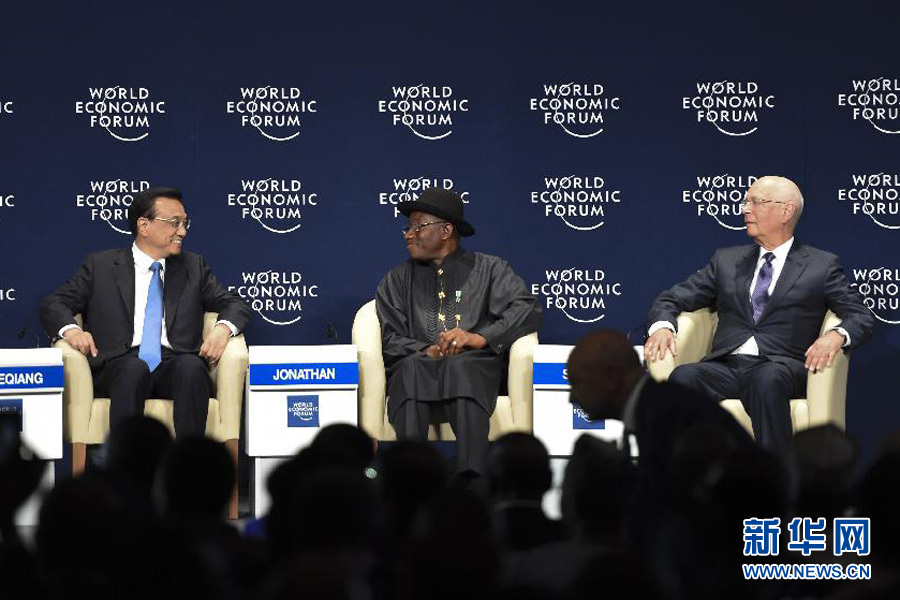 5月8日,中國(guó)國(guó)務(wù)院總理李克強(qiáng)在阿布賈出席第24屆世界經(jīng)濟(jì)論壇非洲峰會(huì)全會(huì),發(fā)表題為《共同推動(dòng)非洲發(fā)展邁上新臺(tái)階》的特別致辭。新華社記者 李學(xué)仁 攝 5月8日,中國(guó)國(guó)務(wù)院總理李克強(qiáng)在阿布賈出席第24屆世界經(jīng)濟(jì)論壇非洲峰會(huì)全會(huì),發(fā)表題為《共同推動(dòng)非洲發(fā)展邁上新臺(tái)階》的特別致辭。新華社記者 李學(xué)仁 攝