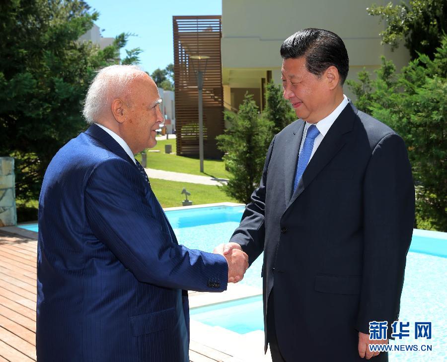 7月13日，中國(guó)國(guó)家主席習(xí)近平在希臘羅德島會(huì)見希臘總統(tǒng)帕普利亞斯。 新華社記者 蘭紅光 攝