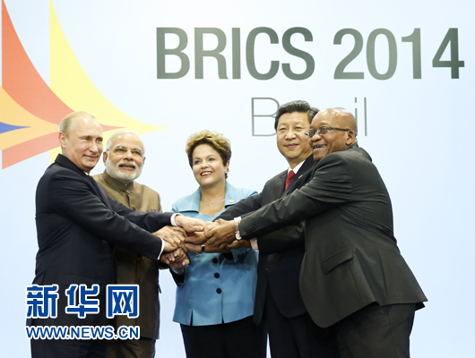 這是習(xí)近平同出席會晤的巴西總統(tǒng)羅塞夫、俄羅斯總統(tǒng)普京、印度總理莫迪、南非總統(tǒng)祖馬合影。新華社記者 蘭紅光 攝 這是習(xí)近平同出席會晤的巴西總統(tǒng)羅塞夫、俄羅斯總統(tǒng)普京、印度總理莫迪、南非總統(tǒng)祖馬合影。新華社記者 蘭紅光 攝