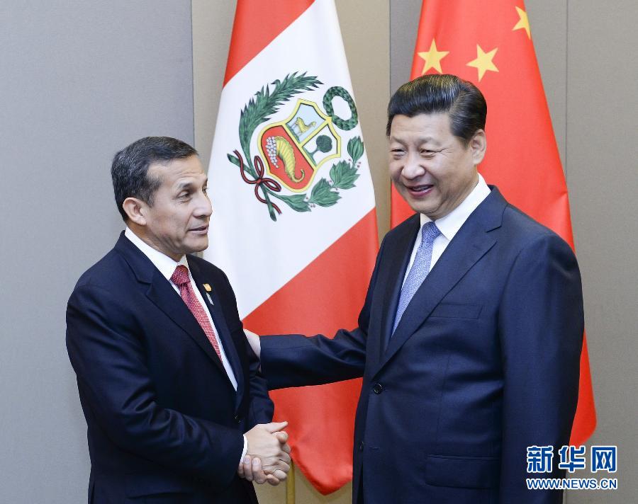 7月16日,國家主席習(xí)近平在巴西首都巴西利亞會(huì)見秘魯總統(tǒng)烏馬拉。新華社記者 劉建生 攝 7月16日,國家主席習(xí)近平在巴西首都巴西利亞會(huì)見秘魯總統(tǒng)烏馬拉。新華社記者 劉建生 攝