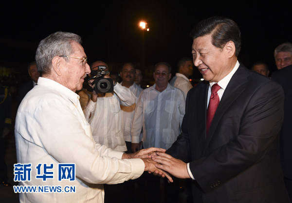 當地時間7月23日，國家主席習近平結束對古巴的訪問，離開圣地亞哥，啟程回國。這是古巴國務委員會主席兼部長會議主席勞爾&middot;卡斯特羅到機場為習近平送行。新華社記者 李學仁 攝 