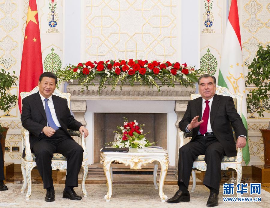 9月13日，國家主席習近平在杜尚別同塔吉克斯坦總統拉赫蒙舉行會談。 新華社記者黃敬文攝 