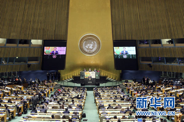 9月23日,國家主席習近平特使、國務院副總理張高麗在紐約聯合國總部出席聯合國氣候峰會,在峰會全會上發(fā)表題為《凝聚共識 落實行動構建合作共贏的全球氣候治理體系》的講話。 新華社記者 殷博古 攝 9月23日,國家主席習近平特使、國務院副總理張高麗在紐約聯合國總部出席聯合國氣候峰會,在峰會全會上發(fā)表題為《凝聚共識 落實行動構建合作共贏的全球氣候治理體系》的講話。 新華社記者 殷博古 攝