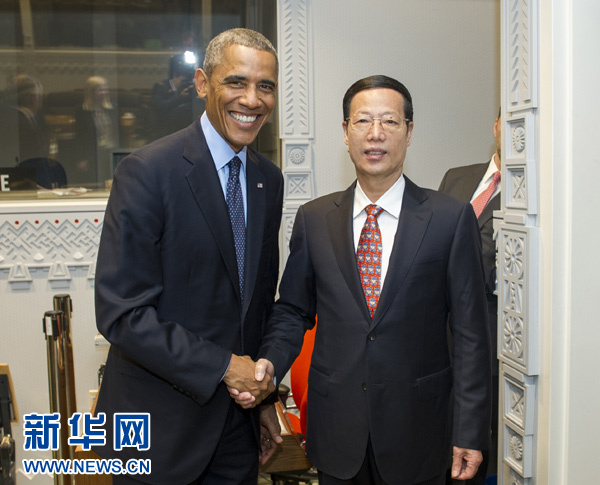 9月23日,國家主席習(xí)近平特使、國務(wù)院副總理張高麗在紐約會見出席聯(lián)合國氣候峰會的美國總統(tǒng)奧巴馬。 新華社記者王曄攝 9月23日,國家主席習(xí)近平特使、國務(wù)院副總理張高麗在紐約會見出席聯(lián)合國氣候峰會的美國總統(tǒng)奧巴馬。 新華社記者王曄攝