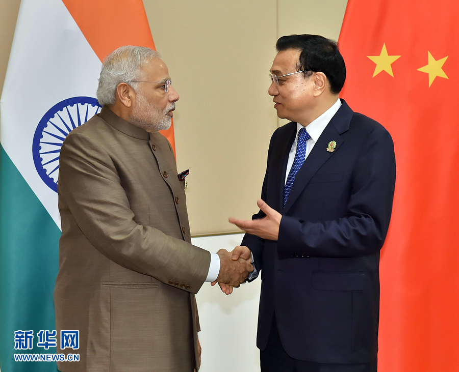 11月13日，中國國務院總理李克強在緬甸內比都會見印度總理莫迪。 新華社記者 李濤 攝