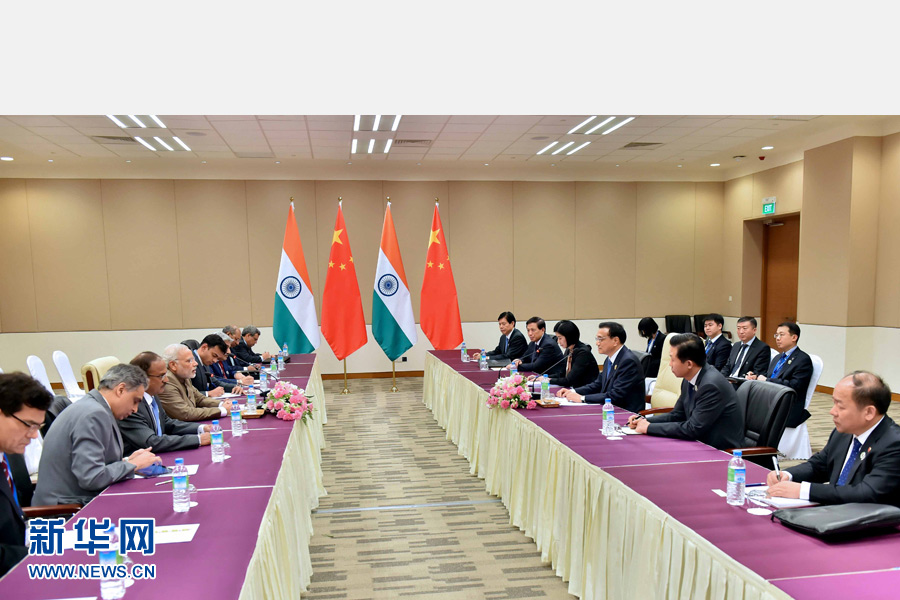 11月13日，中國國務院總理李克強在緬甸內比都會見印度總理莫迪。 新華社記者 李濤 攝