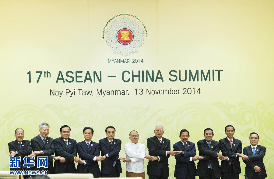 11月13日,中國國務(wù)院總理李克強在緬甸內(nèi)比都出席第17次中國-東盟(10+1)領(lǐng)導(dǎo)人會議。 新華社記者 王曄 攝 11月13日,中國國務(wù)院總理李克強在緬甸內(nèi)比都出席第17次中國-東盟(10+1)領(lǐng)導(dǎo)人會議。 新華社記者 王曄 攝