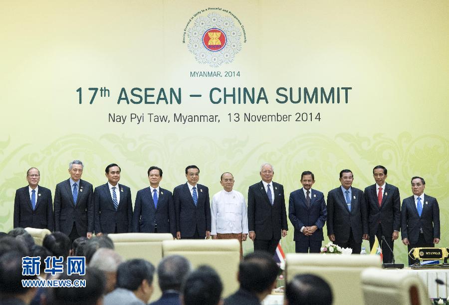 11月13日,中國國務(wù)院總理李克強在緬甸內(nèi)比都出席第17次中國-東盟(10+1)領(lǐng)導(dǎo)人會議。 新華社記者 王曄 攝 11月13日,中國國務(wù)院總理李克強在緬甸內(nèi)比都出席第17次中國-東盟(10+1)領(lǐng)導(dǎo)人會議。 新華社記者 王曄 攝