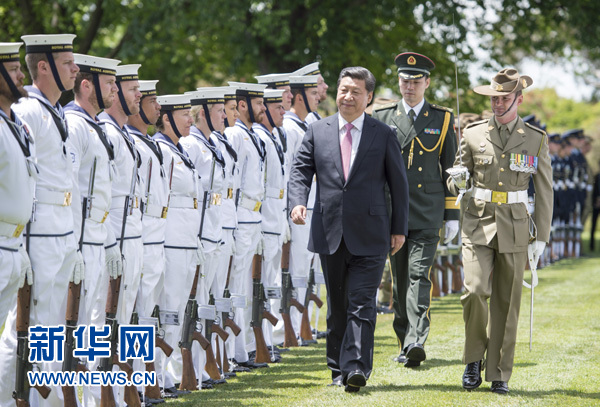11月17日,中國國家主席習近平在堪培拉會見澳大利亞總督科斯格羅夫。會見前,科斯格羅夫在總督府草坪為習近平舉行隆重歡迎儀式。新華社記者謝環馳 攝 11月17日,中國國家主席習近平在堪培拉會見澳大利亞總督科斯格羅夫。會見前,科斯格羅夫在總督府草坪為習近平舉行隆重歡迎儀式。新華社記者謝環馳 攝