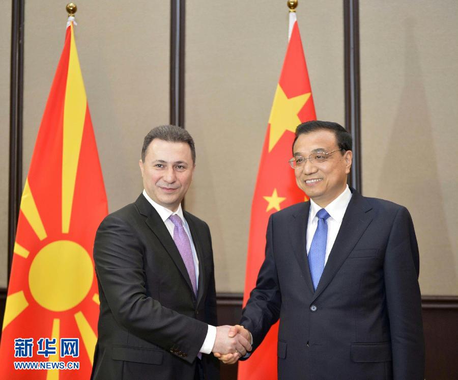 12月17日，中國國務(wù)院總理李克強(qiáng)在貝爾格萊德會(huì)見馬其頓總理格魯埃夫斯基。 新華社記者劉力航攝 