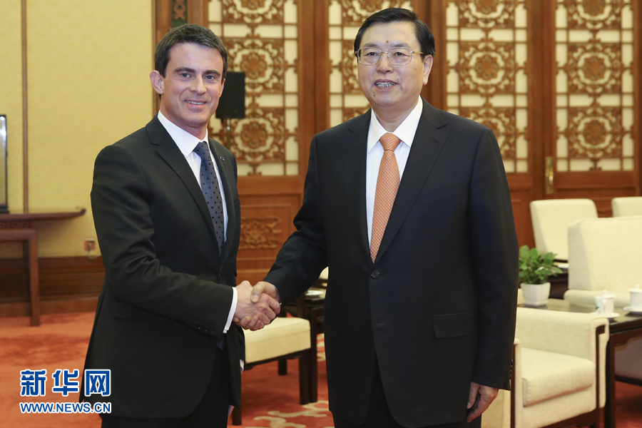 1月30日，全國人大常委會委員長張德江在北京人民大會堂會見法國總理瓦爾斯。 新華社記者丁林 攝 