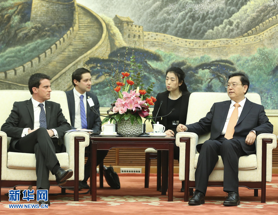 1月30日，中國全國人大常委會委員長張德江在北京人民大會堂會見法國總理瓦爾斯。 新華社記者丁林 攝 