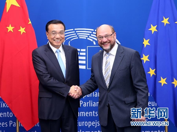 當地時間6月29日上午,國務院總理李克強在布魯塞爾會見歐洲議會議長舒爾茨。 新華社記者 龐興雷 攝 當地時間6月29日上午,國務院總理李克強在布魯塞爾會見歐洲議會議長舒爾茨。 新華社記者 龐興雷 攝