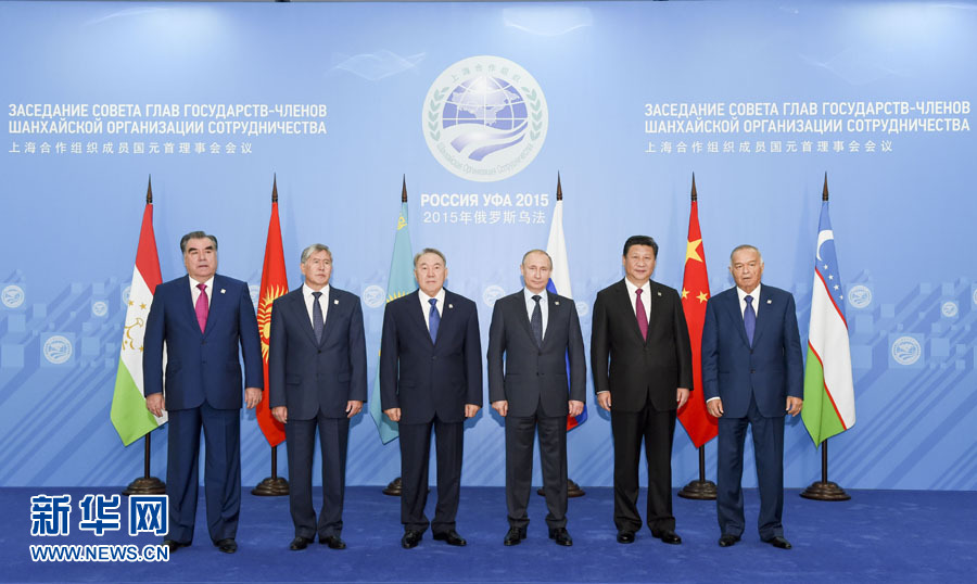 7月10日，上海合作組織成員國(guó)元首理事會(huì)第十五次會(huì)議在俄羅斯烏法舉行。國(guó)家主席習(xí)近平出席會(huì)議并發(fā)表重要講話。這是會(huì)前，成員國(guó)元首集體合影。新華社記者 李學(xué)仁 攝