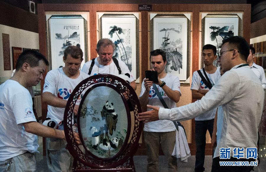 （新華網）（2）&ldquo;歐洲熊貓粉絲四川探親之旅&rdquo;自駕團抵達成都