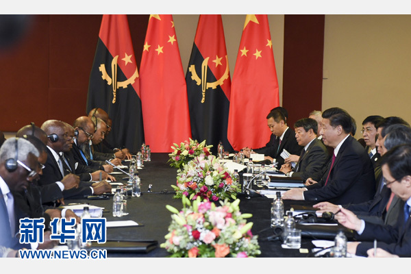 12月3日,國家主席習(xí)近平在約翰內(nèi)斯堡會見安哥拉總統(tǒng)多斯桑托斯。 新華社記者 謝環(huán)馳 攝 12月3日,國家主席習(xí)近平在約翰內(nèi)斯堡會見安哥拉總統(tǒng)多斯桑托斯。 新華社記者 謝環(huán)馳 攝