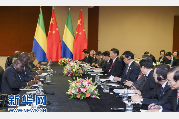 12月3日，國(guó)家主席習(xí)近平在約翰內(nèi)斯堡會(huì)見加蓬總統(tǒng)邦戈。新華社記者 謝環(huán)馳 攝 