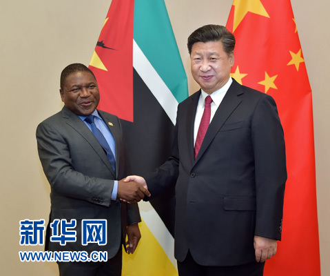 12月3日,國家主席習(xí)近平在約翰內(nèi)斯堡會見莫桑比克總統(tǒng)紐西。新華社記者 李濤 攝 12月3日,國家主席習(xí)近平在約翰內(nèi)斯堡會見莫桑比克總統(tǒng)紐西。新華社記者 李濤 攝