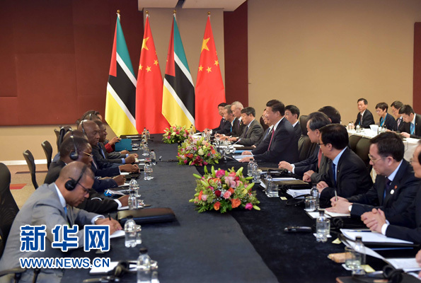 12月3日,國家主席習(xí)近平在約翰內(nèi)斯堡會見莫桑比克總統(tǒng)紐西。新華社記者 李濤 攝 12月3日,國家主席習(xí)近平在約翰內(nèi)斯堡會見莫桑比克總統(tǒng)紐西。新華社記者 李濤 攝