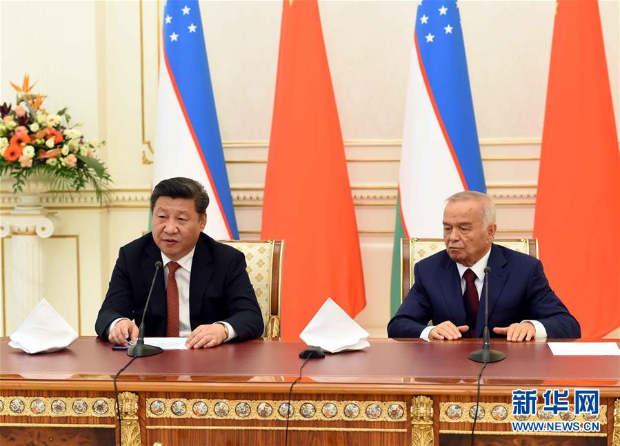 6月22日，國家主席習近平在塔什干庫克薩萊國賓館同烏茲別克斯坦總統卡里莫夫舉行會談。會談后，兩國元首共同會見記者。 新華社記者饒愛民攝