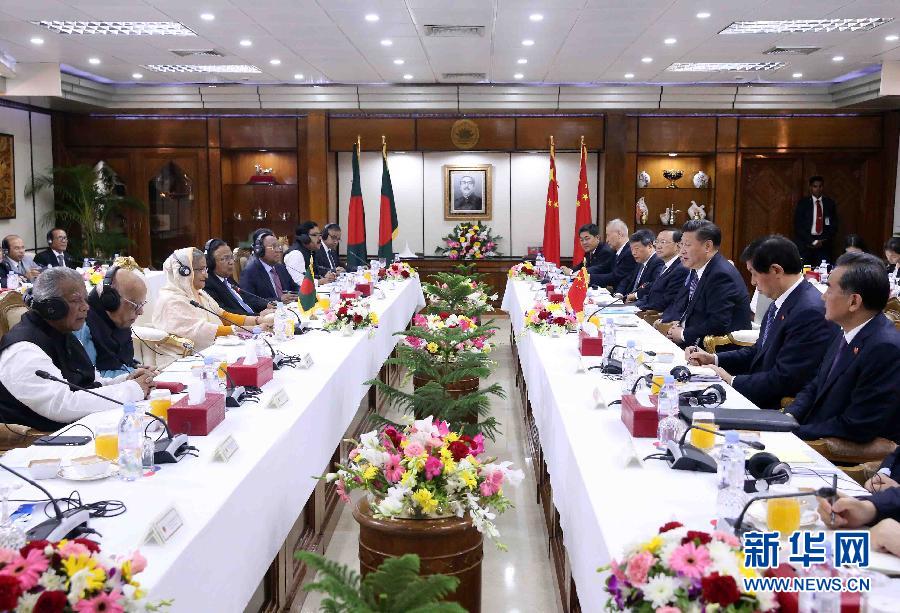 10月14日，國家主席習近平在達卡同孟加拉國總理哈西娜舉行會談。 新華社記者劉衛兵攝 