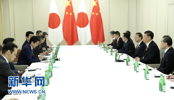7月8日，國家主席習(xí)近平應(yīng)約在漢堡會(huì)見日本首相安倍晉三。新華社記者 馬占成 攝