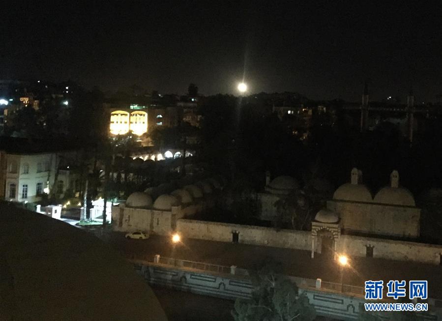 (國(guó)際)敘利亞防空系統(tǒng)攔截多枚射向敘兩個(gè)空軍機(jī)場(chǎng)的導(dǎo)彈