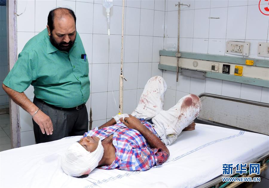 (國際)(2)印度發生列車撞人事故 造成至少50人喪生