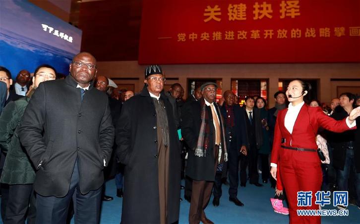 (圖文互動)(3)中國,未來可期——非洲使團參觀慶祝改革開放40周年大型展覽