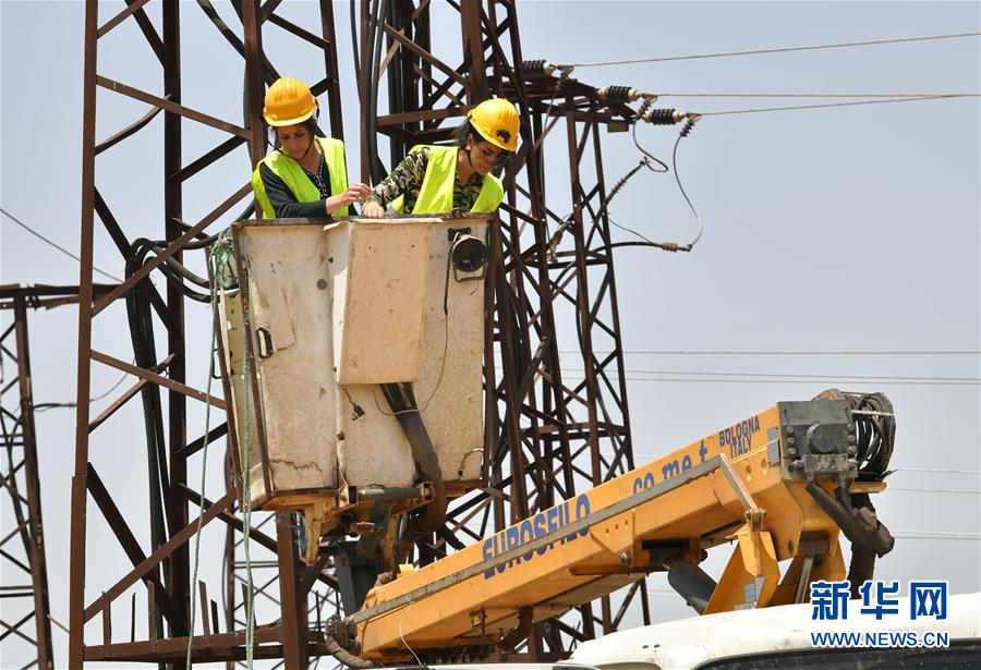 （國(guó)際&middot;圖文互動(dòng)）（3）通訊：從家庭走向曠野的敘利亞女電工