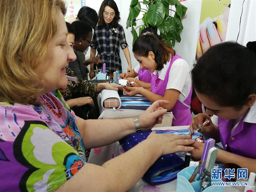 （圖文互動）（4）8國常駐日內瓦外交官參訪新疆積極評價經(jīng)濟社會發(fā)展及去極端化舉措