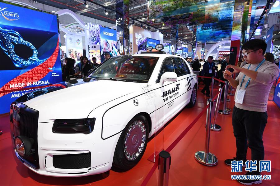 (新華全媒頭條·圖文互動)(11)大江奔騰勢如虹——習(xí)近平主席出席第二屆中國國際進口博覽會紀實