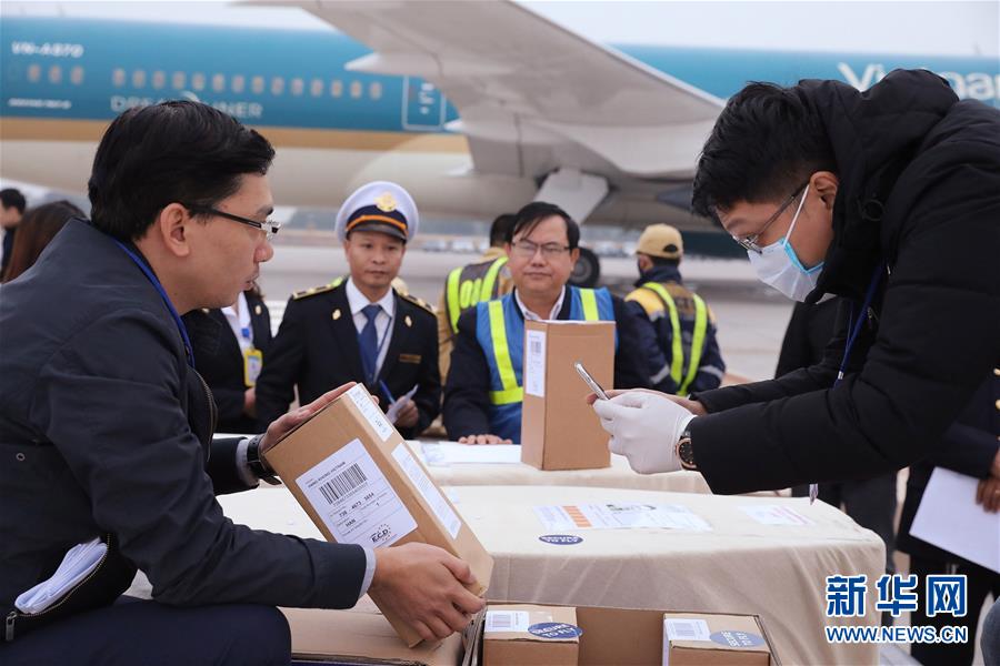 (國際)(2)英國貨車慘案全部遇難者遺體和骨灰運(yùn)回越南