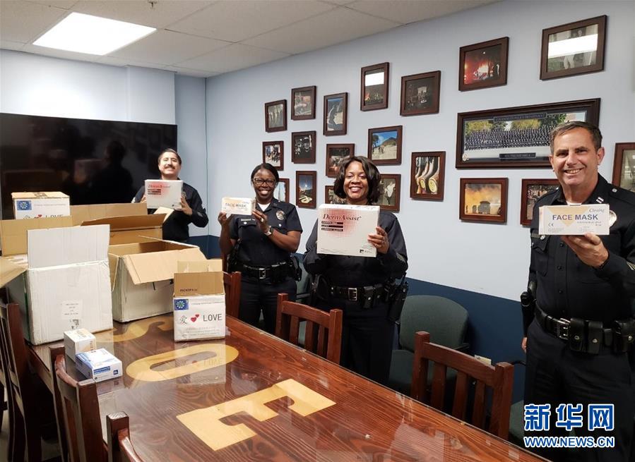 (國際疫情·圖文互動)(5)通訊:一個微信群里的抗疫故事