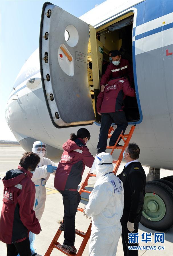 (圖文互動(dòng))(1)中國(guó)政府赴俄羅斯抗疫醫(yī)療專家組啟程