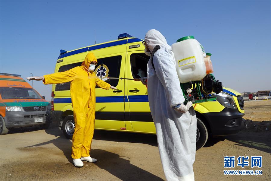 （國(guó)際疫情&middot;圖文互動(dòng)）（6）通訊：埃及救護(hù)車?yán)锏?ldquo;逆行者&rdquo;