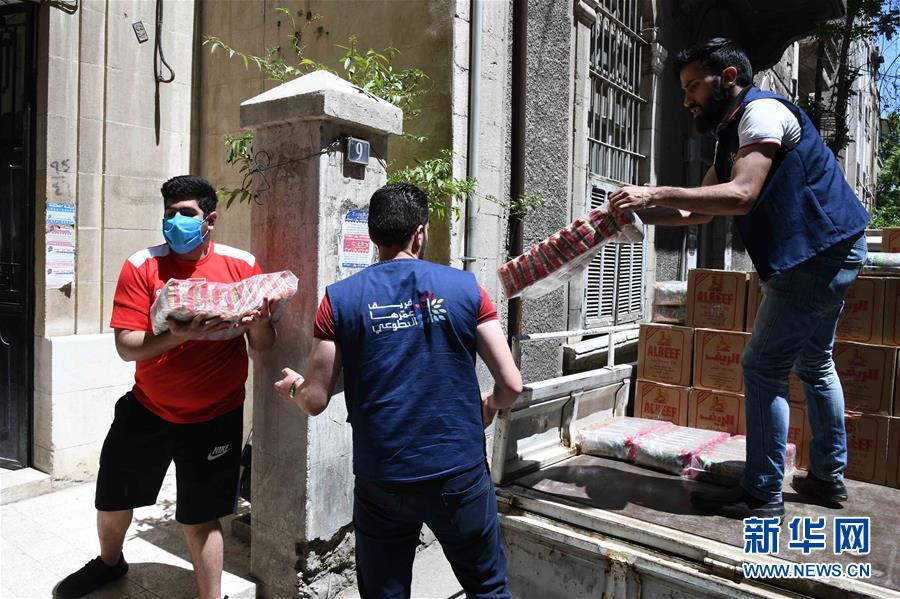 （國際疫情&middot;圖文互動）（2）通訊：疫情中，那抹笑容最難忘&mdash;&mdash;記向困難家庭發放愛心包裹的敘利亞青年志愿者