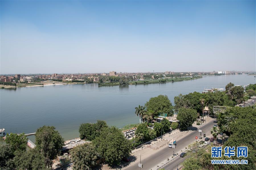 (新華全媒頭條·圖文互動(dòng))(7)寰球抗疫晝夜間