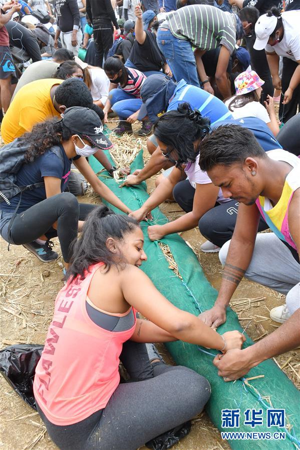 (國(guó)際)(5)毛里求斯總理稱擱淺貨船已停止漏油 但船體有進(jìn)一步破裂風(fēng)險(xiǎn)