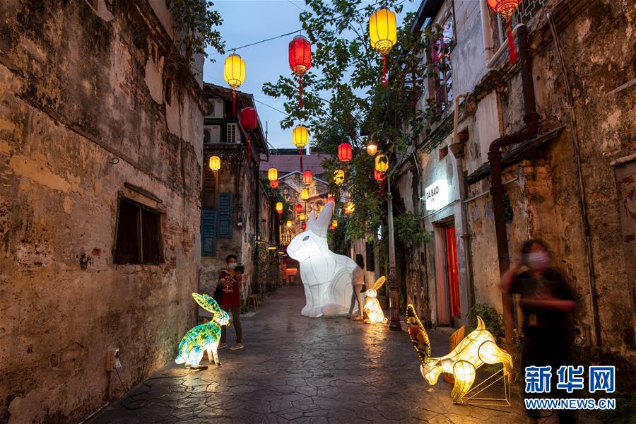 （國(guó)際&middot;圖文互動(dòng)）（4）玉兔花燈映照吉隆坡月夜