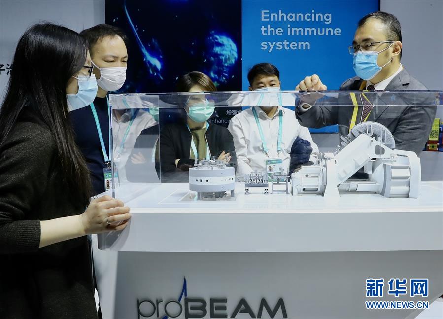 (第三屆進博會·圖文互動)(6)新疫苗、新療法,進博會最“火爆”展區(qū)見聞