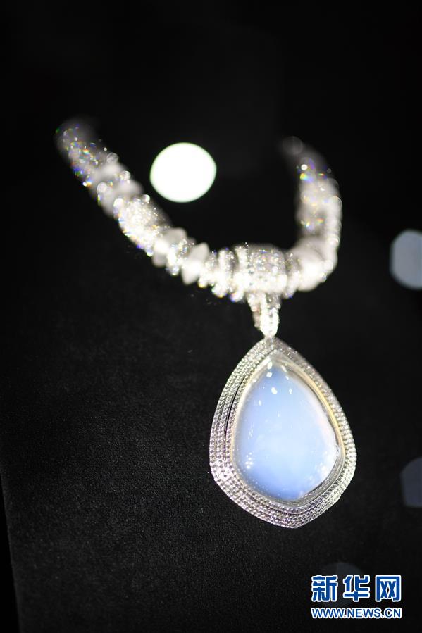 （第三屆進(jìn)博會(huì)&middot;新華視界）（6）觀展體驗(yàn)：多彩&middot;絢爛&middot;未來感